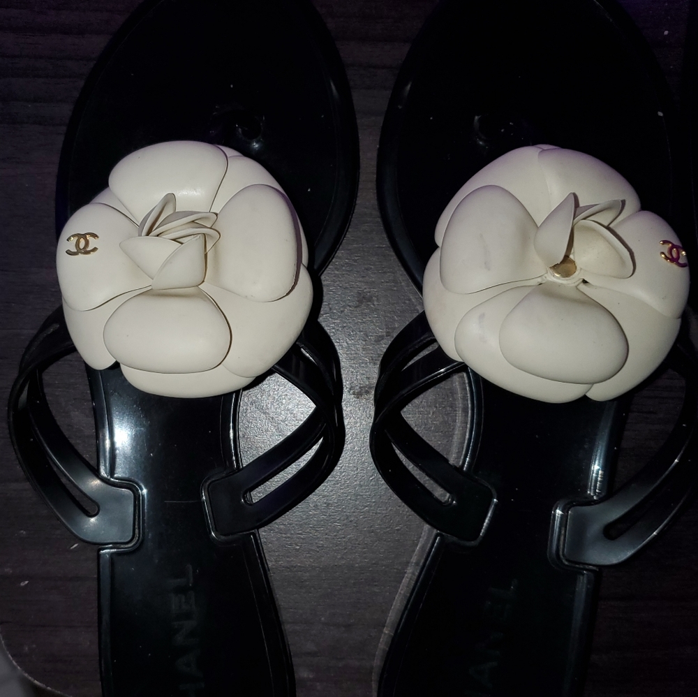 AUTHENTIC Chanel Camellia flip flop sandals